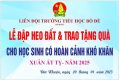 LỄ ĐẬP HEO ĐẤT VÀ TRAO QUÀ TẾT CHO HỌC SINH CÓ HOÀN CẢNH KHÓ KHĂN